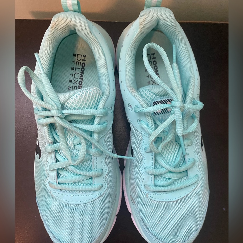 Size 9.5 women’s UA running shoes. Turquoise & in great condition, worn 3 times - Picture 3 of 4
